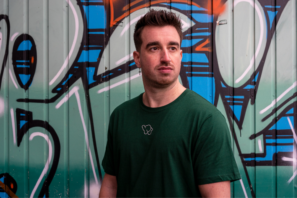 ollie-man-unisex-shirt-bottle-green-5